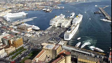 Vetrella visita il porto di Napoli: "Bene i lavori connessi al dragaggio dei fondali e gli interventi che migliorano l'accoglienza dei passeggeri"