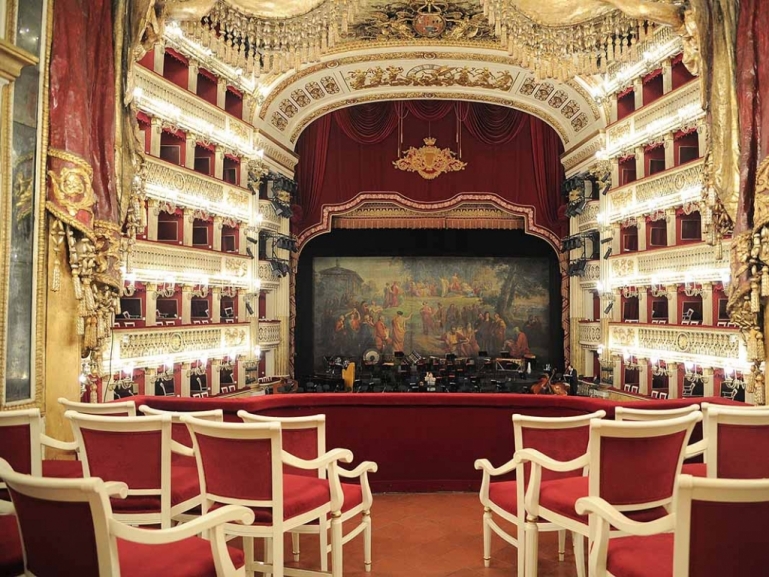 Teatro San Carlo: gli appuntamenti in streaming ad aprile