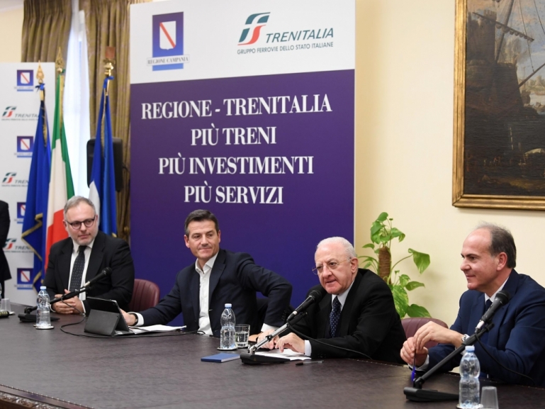 Trasporti, presentato il nuovo contratto Regione-Trenitalia. De Luca: Nuovi treni e più servizi in Campania