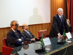 Il presidente De Luca in visita all'ospedale "Cardarelli"