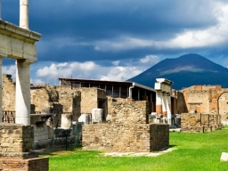 Una notte a Pompei "Percorsi di suoni e luci nella città antica"