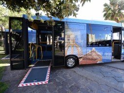 Trasporti, presentati i nuovi minibus dell'Eav