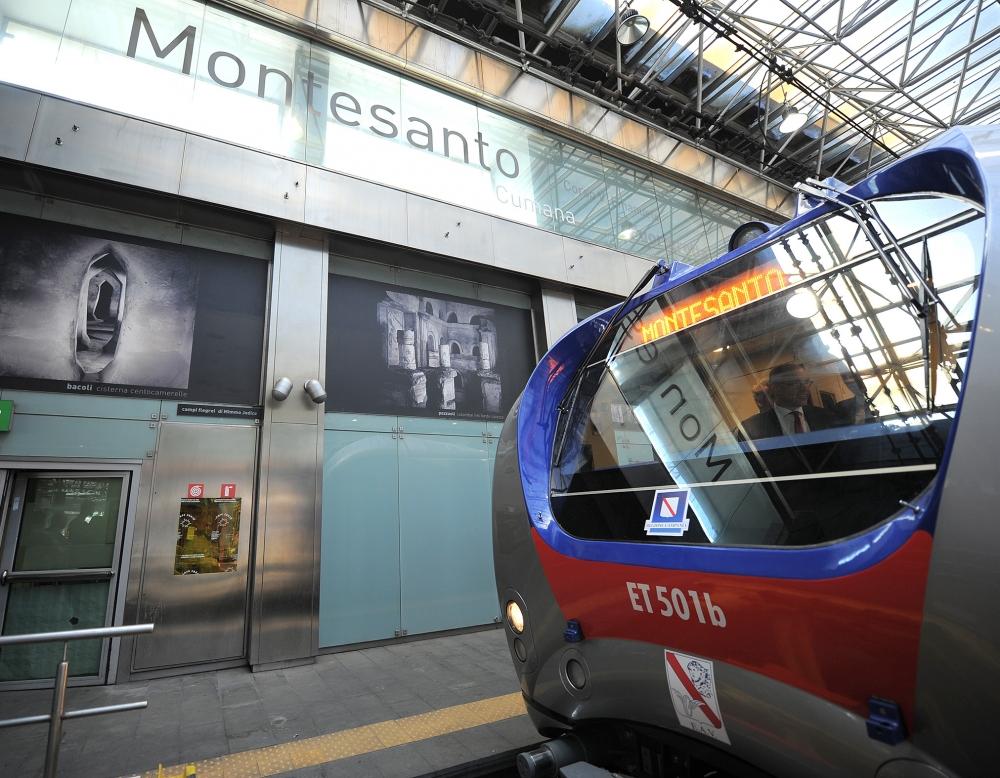 Cumana, alla stazione di Montesanto consegnato il primo dei nuovi treni