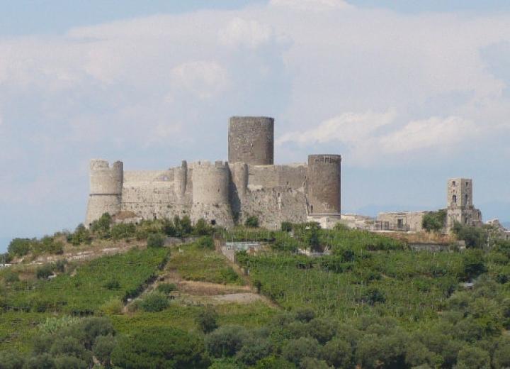 Borsa Mediterranea del Turismo: Lettere tra natura, vino e castello medievale 