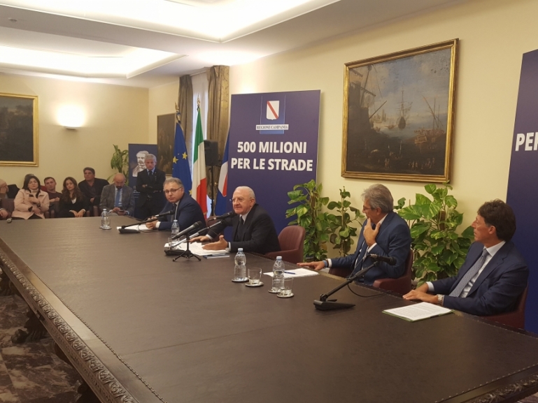 Viabilità: subito esecutivi altri 533 milioni di investimenti per oltre 280 interventi. De Luca: miglioriamo il territorio e creiamo lavoro