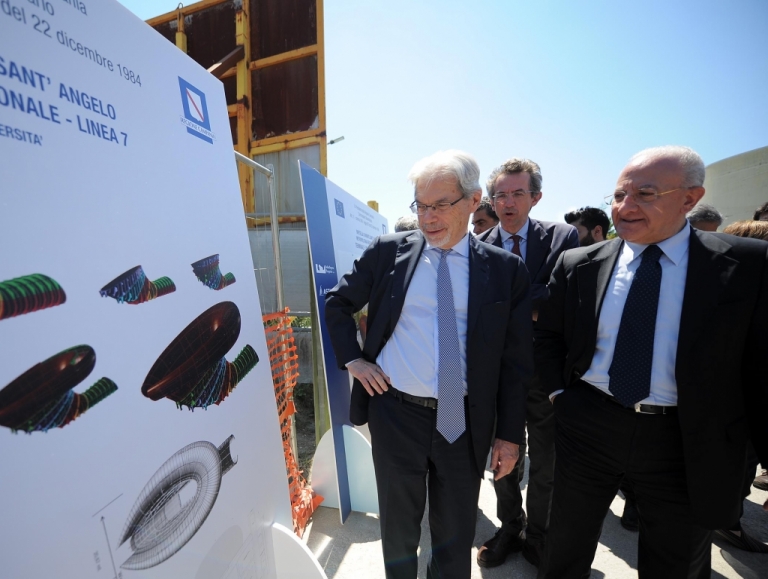 Il ministro De Vincenti e il presidente De Luca in due cantieri del "Patto per la Campania"