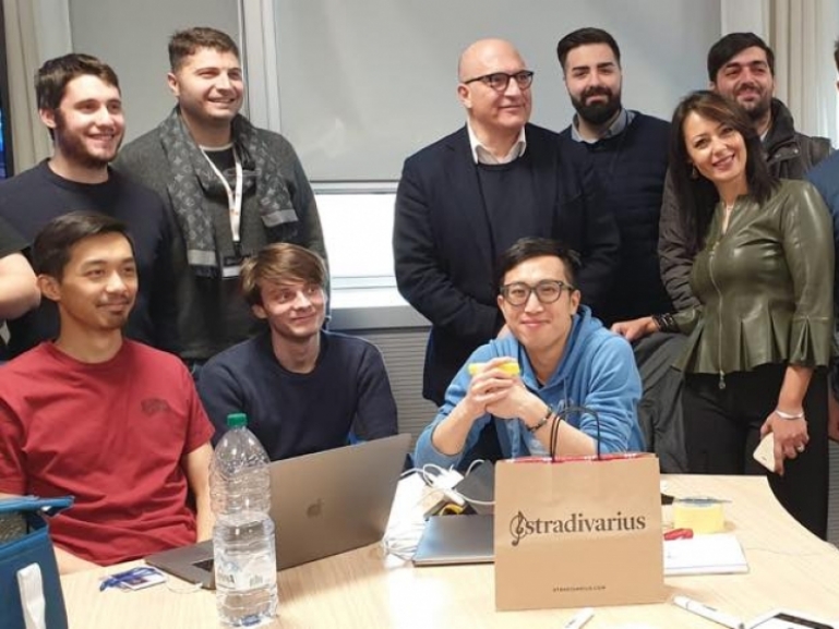 Youth Village: Giovani e competenze digitali