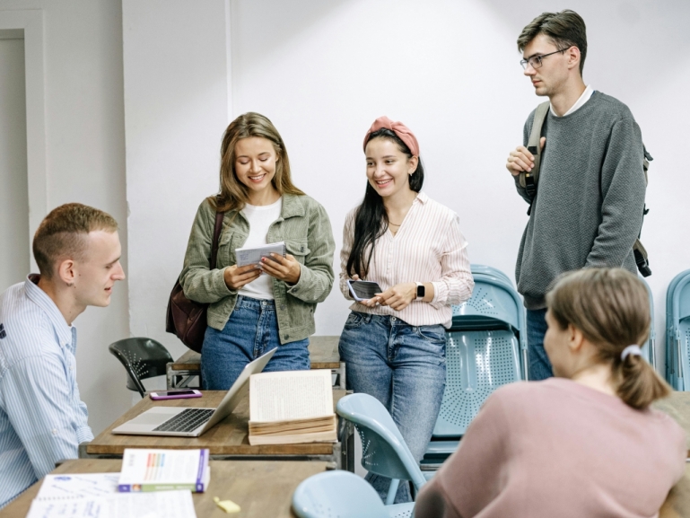 Avviso “Borse di studio per la frequenza di Academies regionali di livello internazionale in ambito ICT e Digitale” 