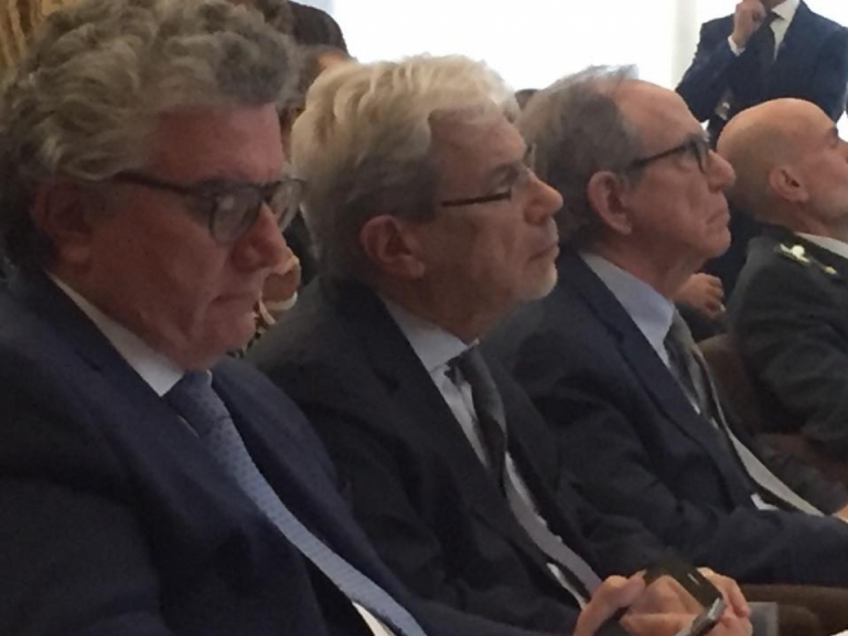 L'assessore Lepore con i ministri Padoan e De Vincenti al 7° Rapporto SRM