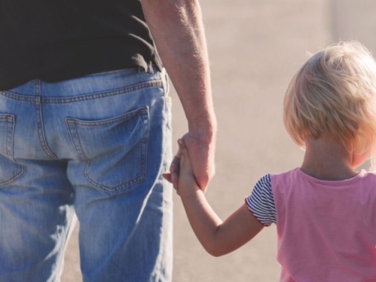 Sostegno alla genitorialità: avviso pubblico "Campania Welfare - Genitori si diventa"
