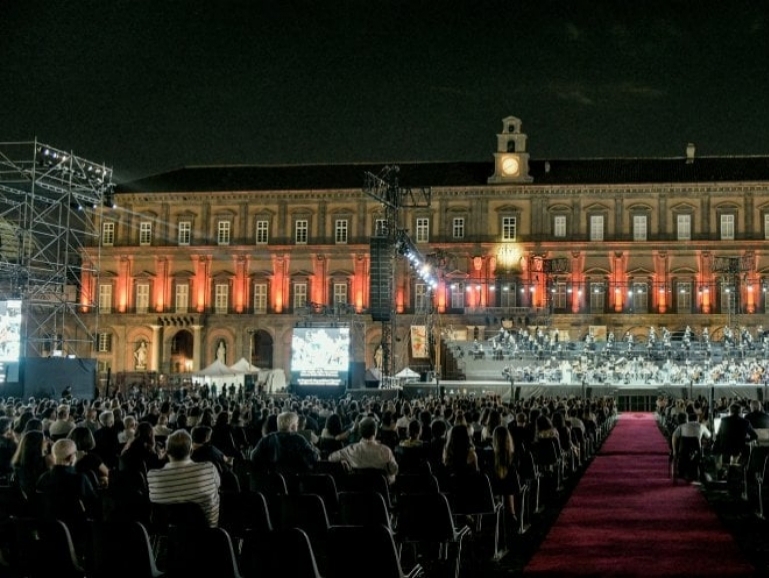 "Regione Lirica 2021", il Teatro San Carlo ritorna in piazza Plebiscito