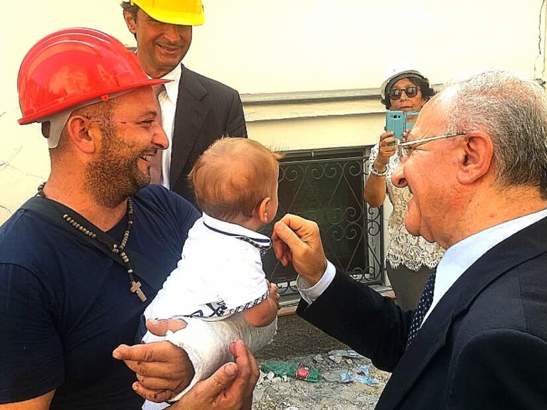 Il Presidente della Regione Campania De Luca accoglie ad Ischia il Capo dello Stato