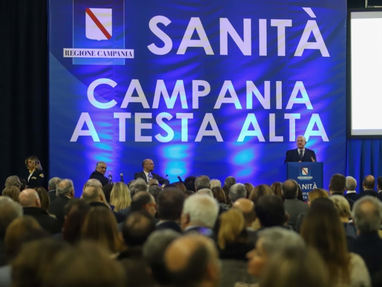 Sanità fuori dal commissariamento, De Luca: a gennaio piattaforma informatica per liste d’attesa più brevi