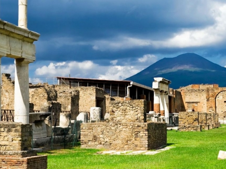 Una notte a Pompei "Percorsi di suoni e luci nella città antica"