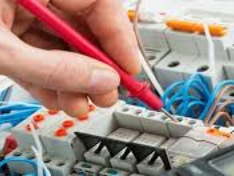 Corso "Operatore dell'installazione e della manutenzione di impianti elettrici"