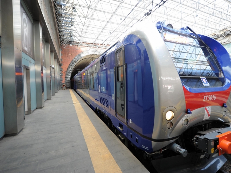 Trasporto, c'è il via libera dal Ministero: entro fine gennaio 6 nuovi treni in servizio su Vesuviana e altre linee Eav