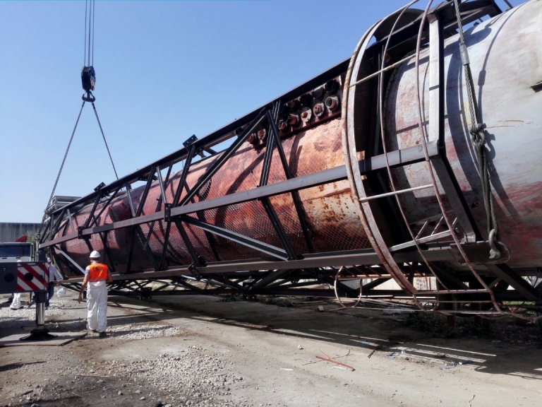 Bonifica Isochimica di Avellino, al via la rimozione del silos