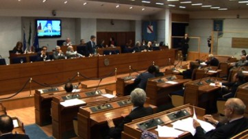 Riduzione consiglieri Campania, Caldoro: "Bel segnale che i cittadini apprezzeranno"