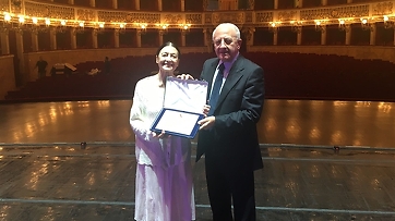Il Presidente della Regione Campania incontra Carla Fracci al San Carlo