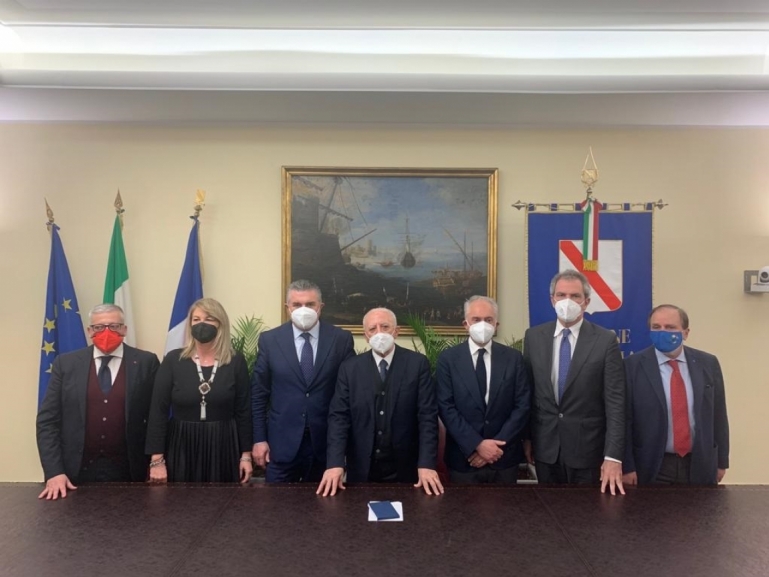 DE LUCA: BASTA TRUFFE MEDIATICHE, DUE SOLE PROPOSTE PER IL SUD