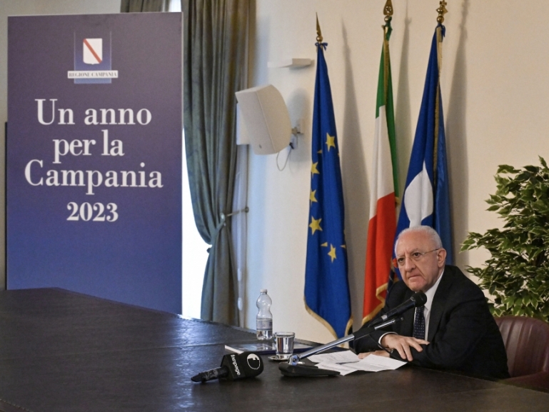 CONFERENZA STAMPA DI FINE ANNO, DE LUCA: RAGGIUNTI TRAGUARDI IMPORTANTI. NEL 2024 SOSTEGNO A FAMIGLIE E IMPRESE 