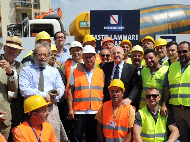 De Luca a Castellammare per l'apertura del cantiere della stazione Stabia-Scavi