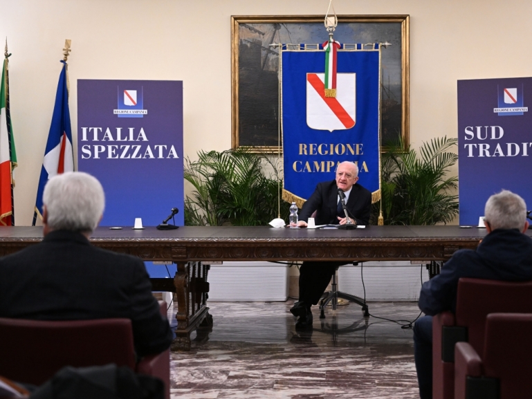 DE LUCA: “L’IPOTESI DI AUTONOMIA PROPOSTA È INACCETTABILE, PROPAGANDISTICA E SPACCA L’ITALIA”