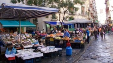 Commercio su aree pubbliche e private: le novità della legge 214/2023