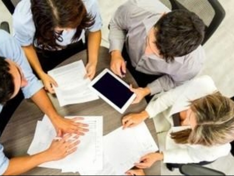 Bando per "Tecnico Superiore per il coordinamento dei processi di progettazione, comunicazione e marketing del prodotto Moda - ABBIGLIAMENTO"
