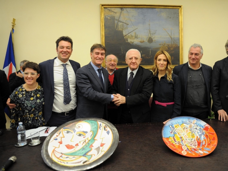 Scuola di Ceramica Vietrese, firmato il Protocollo di intesa. De Luca: sarà punto di riferimento a livello nazionale