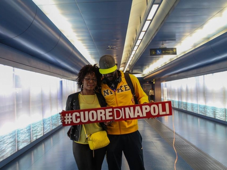Il #CUOREDINAPOLI arriva alla stazione Toledo del metrò