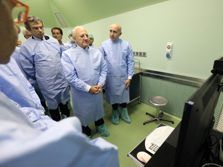 De Luca all'ospedale degli Incurabili per la presentazione del sistema "Touchless"