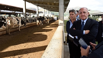 Il presidente De Luca visita l’azienda Cirio Agricola a Piana di Monte Verna