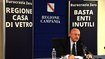 Campania "Casa di vetro", stop agli enti inutili e taglio alle spese