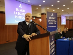 ASSEMBLEA "SALVARE LA SCUOLA PUBBLICA", DE LUCA: RICORSO ALLA CORTE COSTITUZIONE CONTRO LE NORME SUL DIMENSIONAMENTO