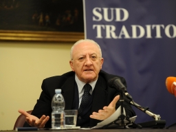 Autonomia differenziata, la proposta della Campania. De Luca: Sì alla sfida dell’efficienza ma difendiamo l’Unità nazionale
