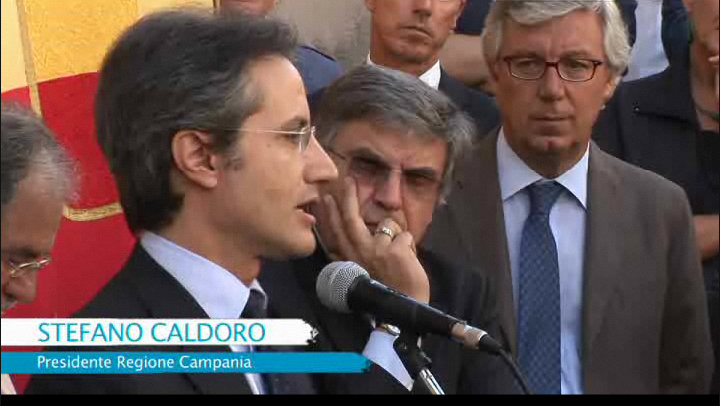 deposizione fiori alle rampe siani