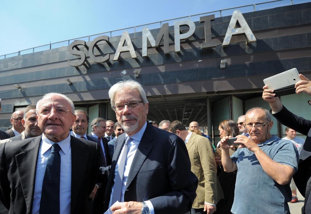 "Patto per la Campania": il ministro De Vincenti e il presidente De Luca alla stazione Eav/Linea 1 di Scampia