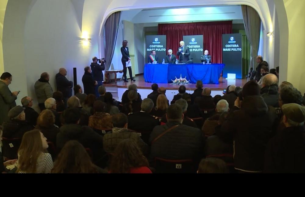 Costiera mare pulito