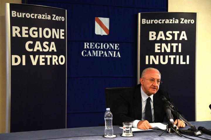 Campania "Casa di vetro", stop agli enti inutili e taglio alle spese