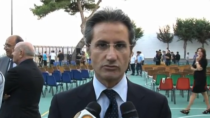 Caldoro fa visita ai ragazzi di Nisida