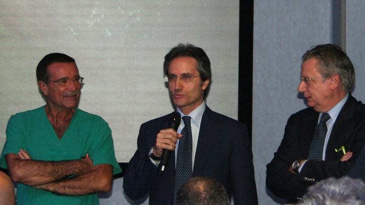 Caldoro inaugura sale operatorie del Monaldi
