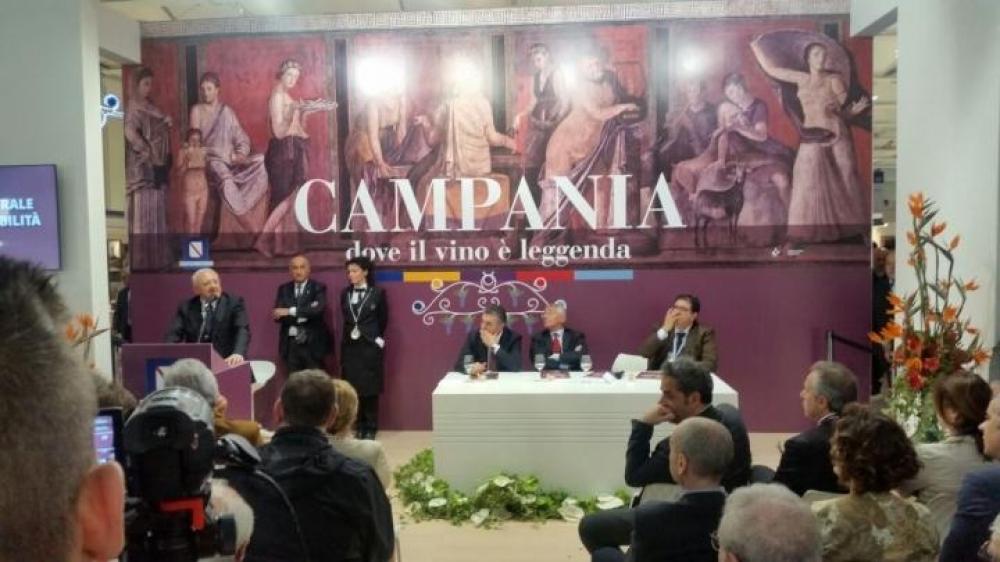 Vinitaly, De Luca inaugura il padiglione campano