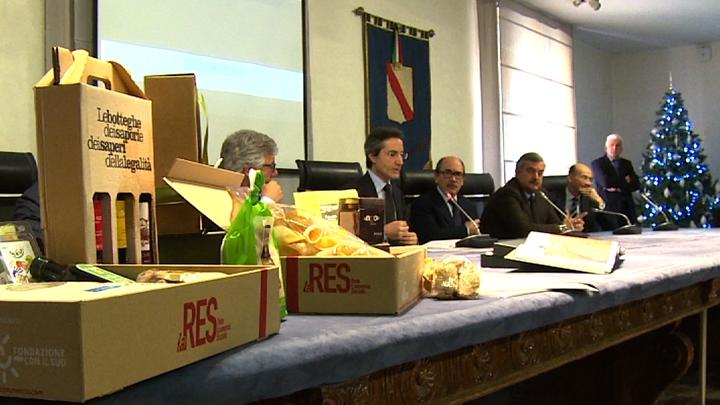 Il presidente Caldoro presenta i prodotti della Bottega dei Sapori e dei Saperi della Legalità