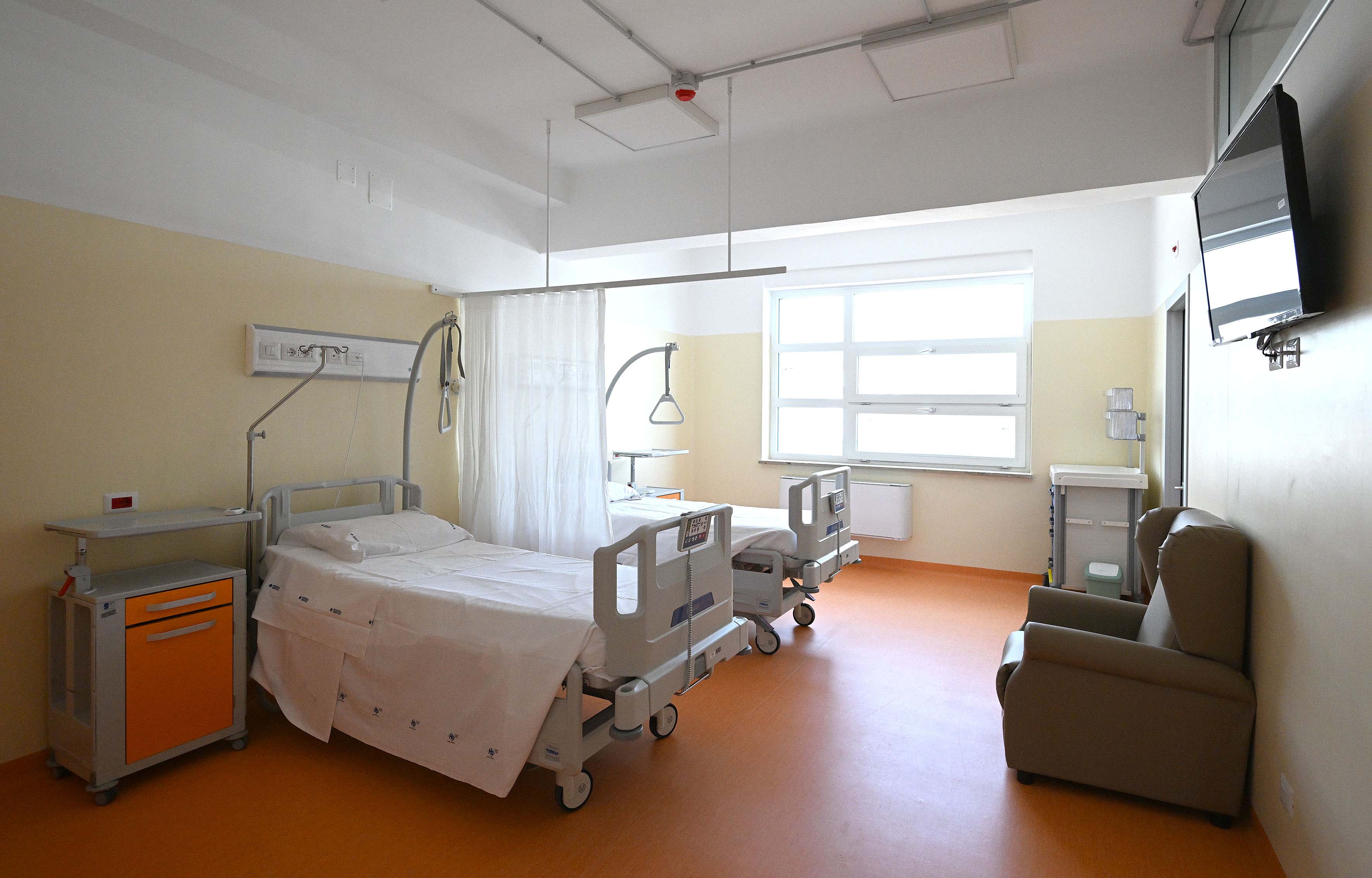 De Luca partecipa all'inaugurazione di nuovi reparti al presidio ospedaliero CTO