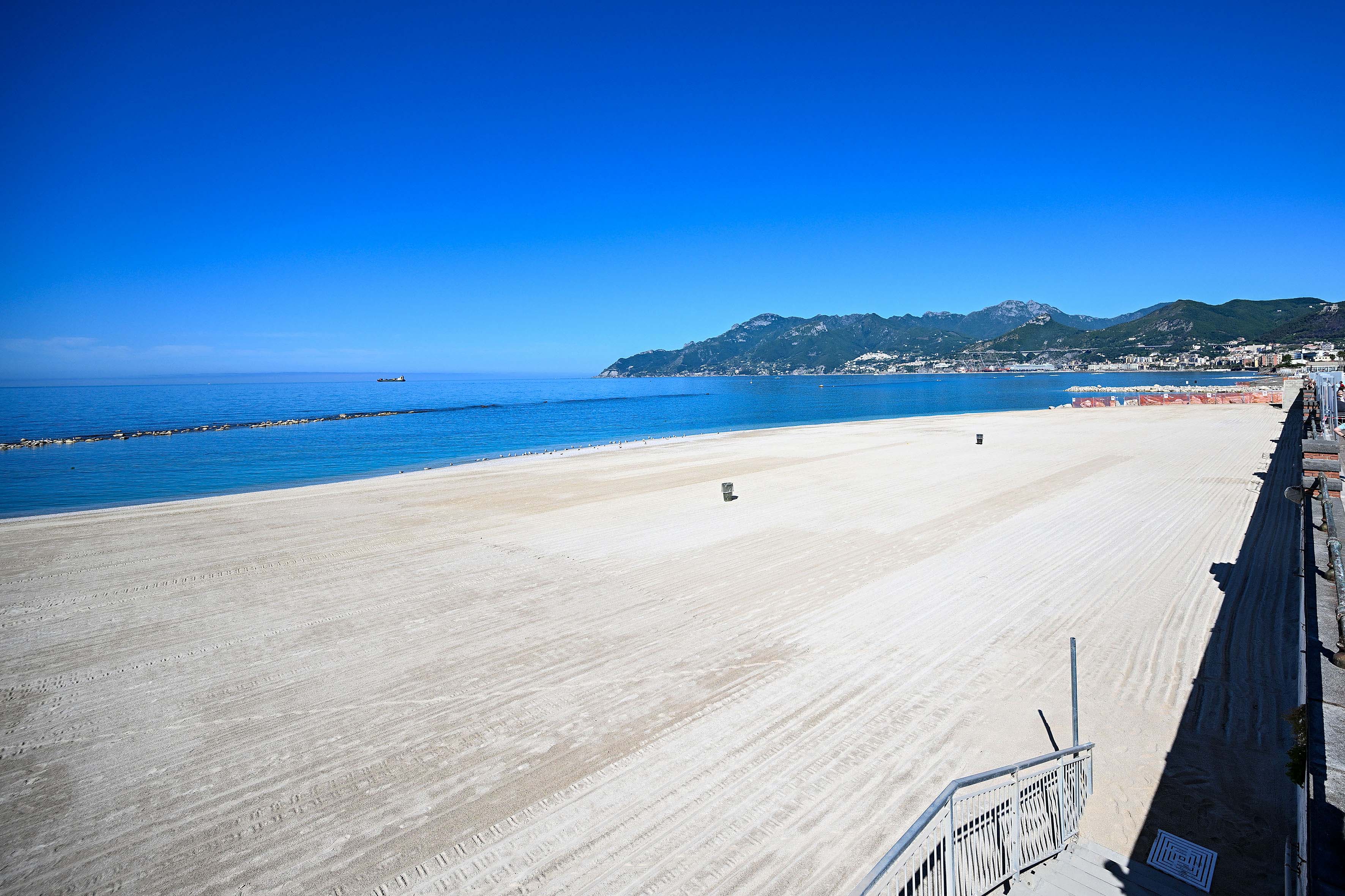 de_luca-nuove_spiagge_salerno