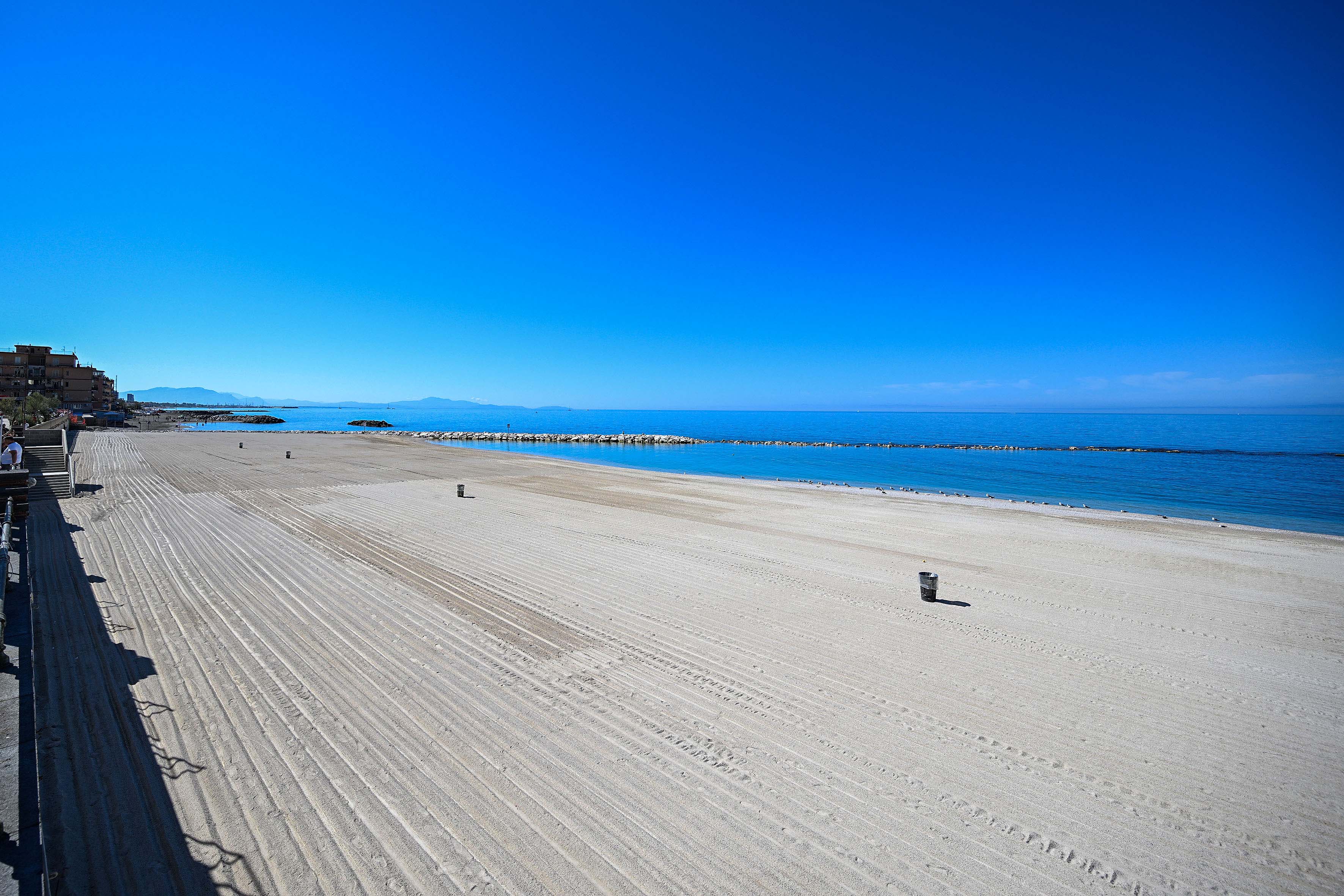 de_luca-nuove_spiagge_salerno