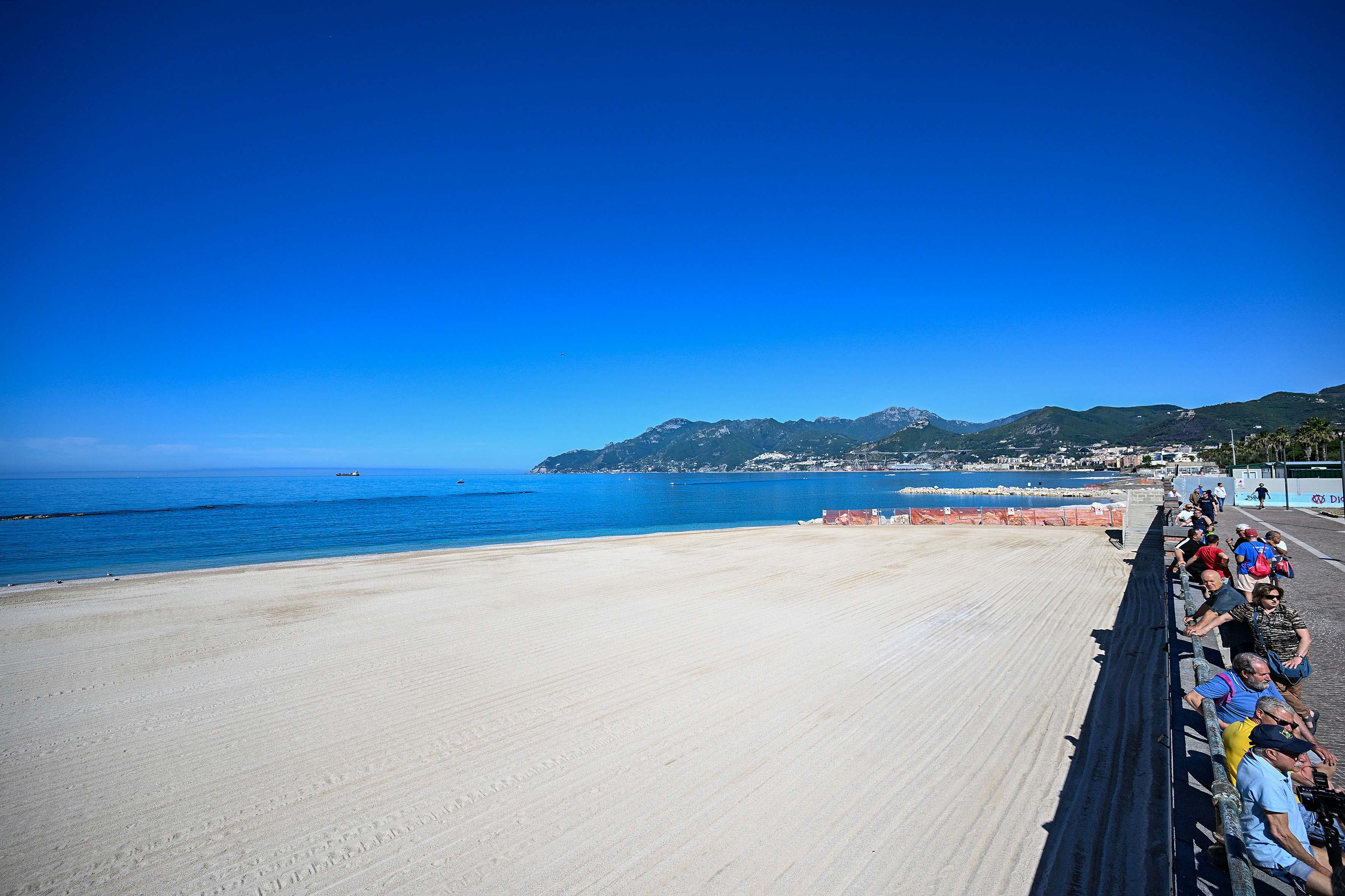 de_luca-nuove_spiagge_salerno