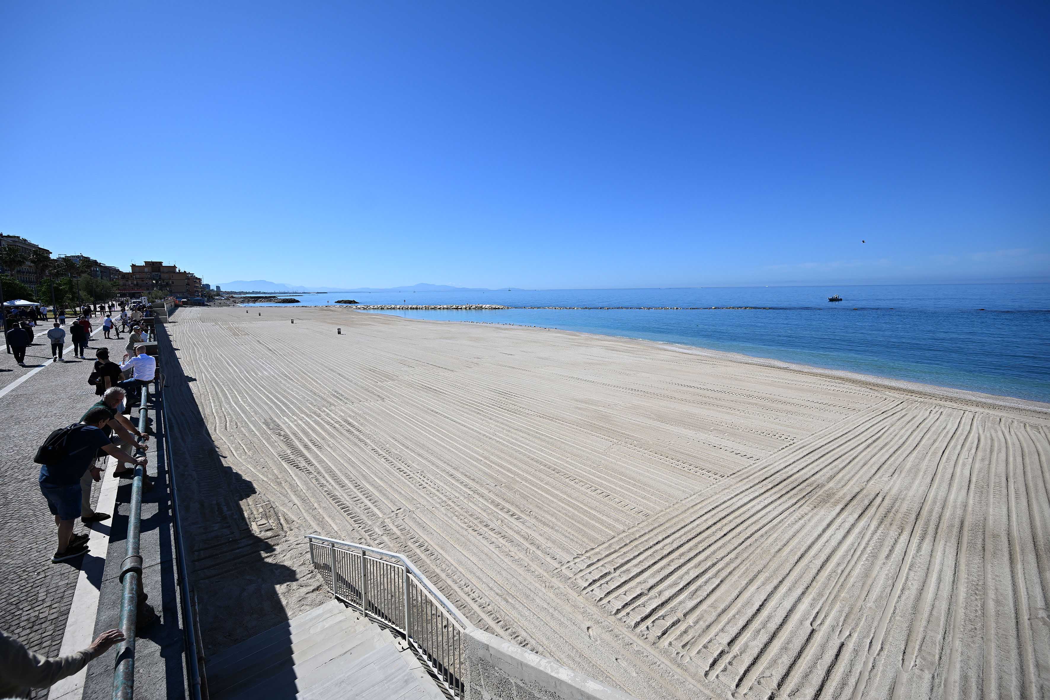 de_luca-nuove_spiagge_salerno