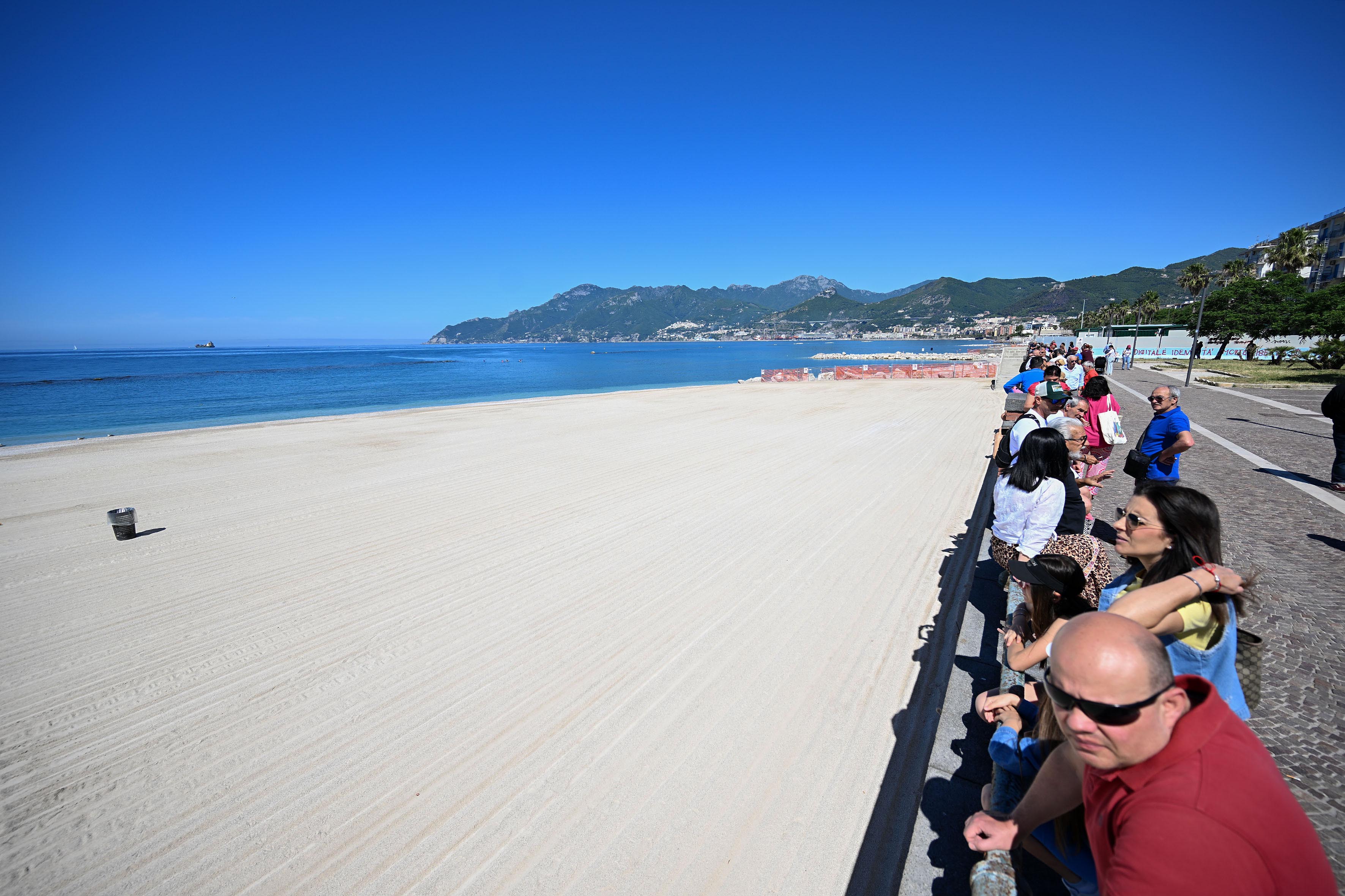 de_luca-nuove_spiagge_salerno